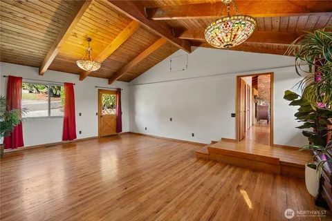 $1,100,000 | 22516 100th Place Southwest, Vashon, WA 98070