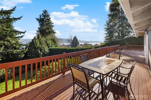 $1,100,000 | 22516 100th Place Southwest, Vashon, WA 98070
