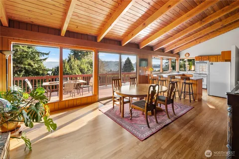 $1,100,000 | 22516 100th Place Southwest, Vashon, WA 98070