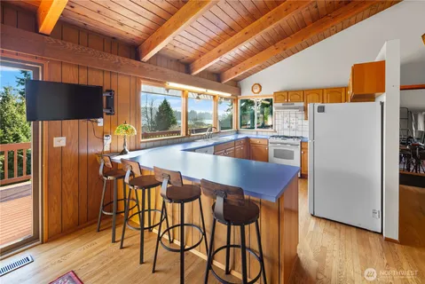 $1,100,000 | 22516 100th Place Southwest, Vashon, WA 98070