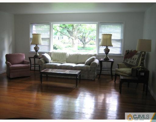 2 Holmes Road Cranbury, NJ 08512 - Photo 3 of 8