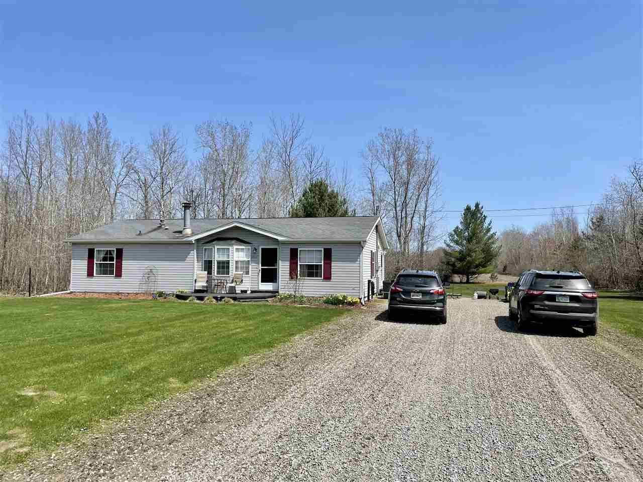 4272 North Steel Road Merrill, MI 48637 - Photo 1 of 31