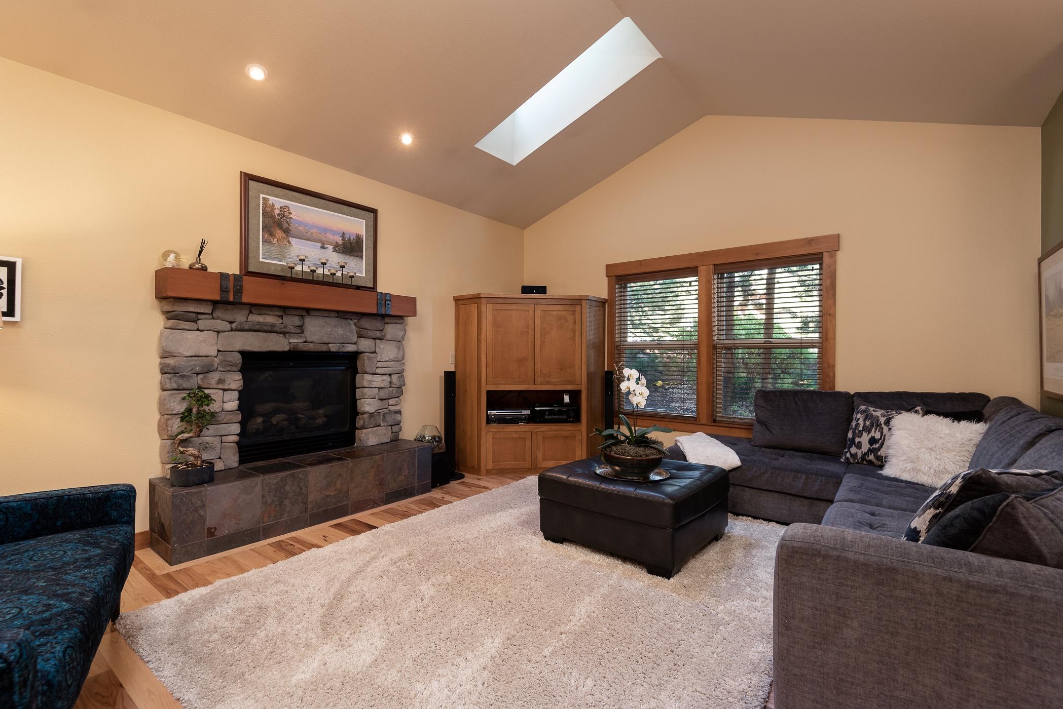 61410 Linton Loop Bend, OR 97702 - Photo 8 of 29 batch_08LivingLinton Loop_Natalie-15
