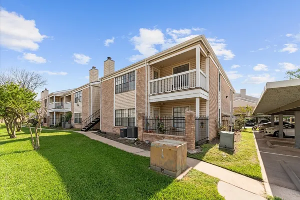 $1,250 | 2750 Holly Hall Street, Unit 815, Houston, TX 77054