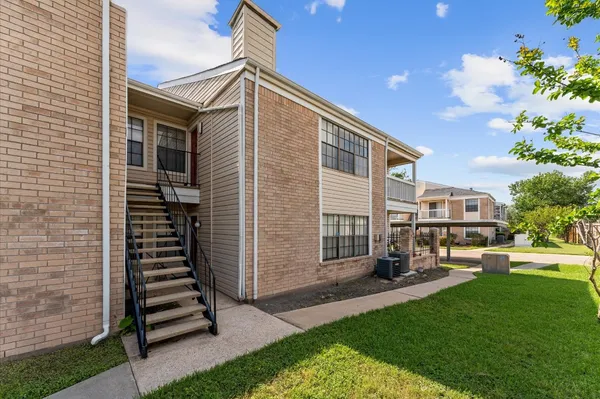 $1,250 | 2750 Holly Hall Street, Unit 815, Houston, TX 77054