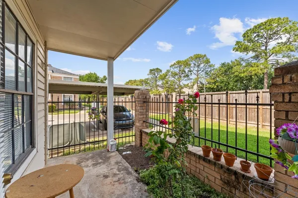 $1,250 | 2750 Holly Hall Street, Unit 815, Houston, TX 77054