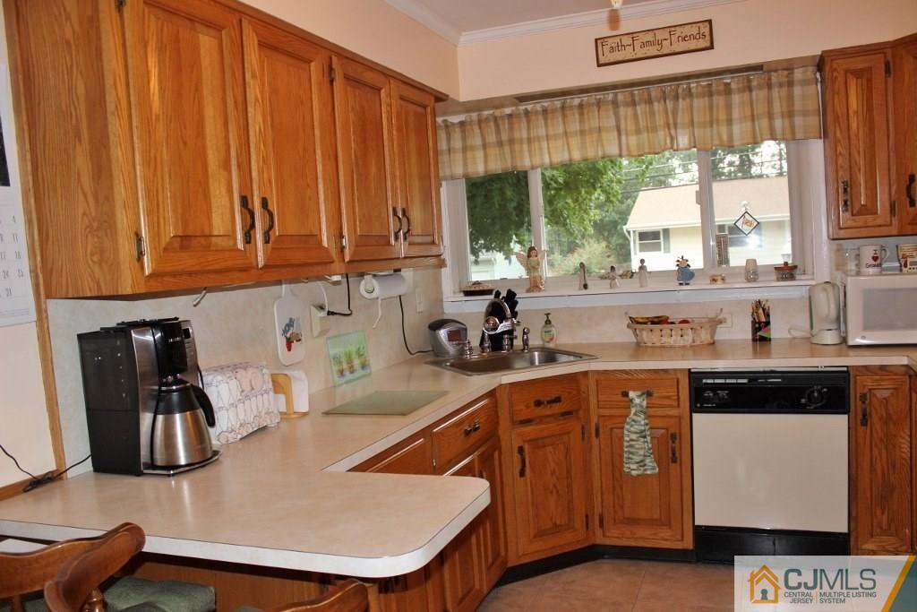 19 Ridgeview Road Jamesburg, NJ 08831 - Photo 8 of 24 Gallery Image 8