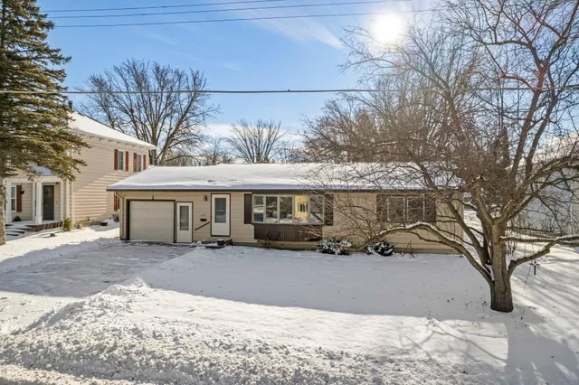 $250,000 | 455 East 4th Street, Zumbrota, MN 55992