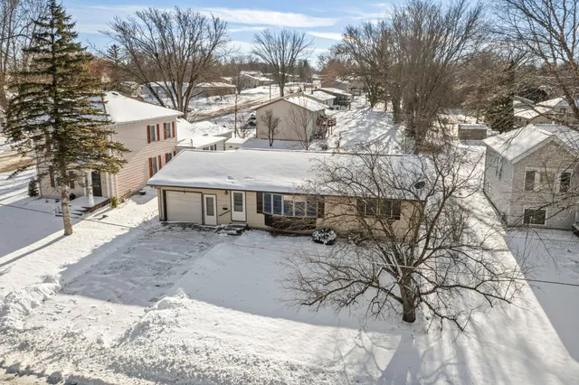 $250,000 | 455 East 4th Street, Zumbrota, MN 55992