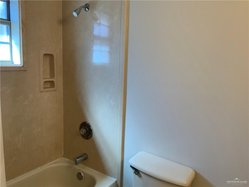 808 West Bronze Avenue, Unit B Pharr, TX 78577 - Photo 11 of 20 a bathroom with a bathtub and shower
