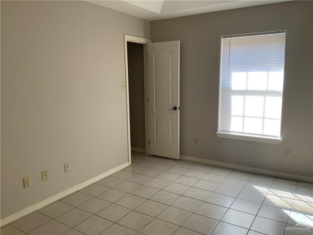 808 West Bronze Avenue, Unit B Pharr, TX 78577 - Photo 18 of 20 an empty room with windows