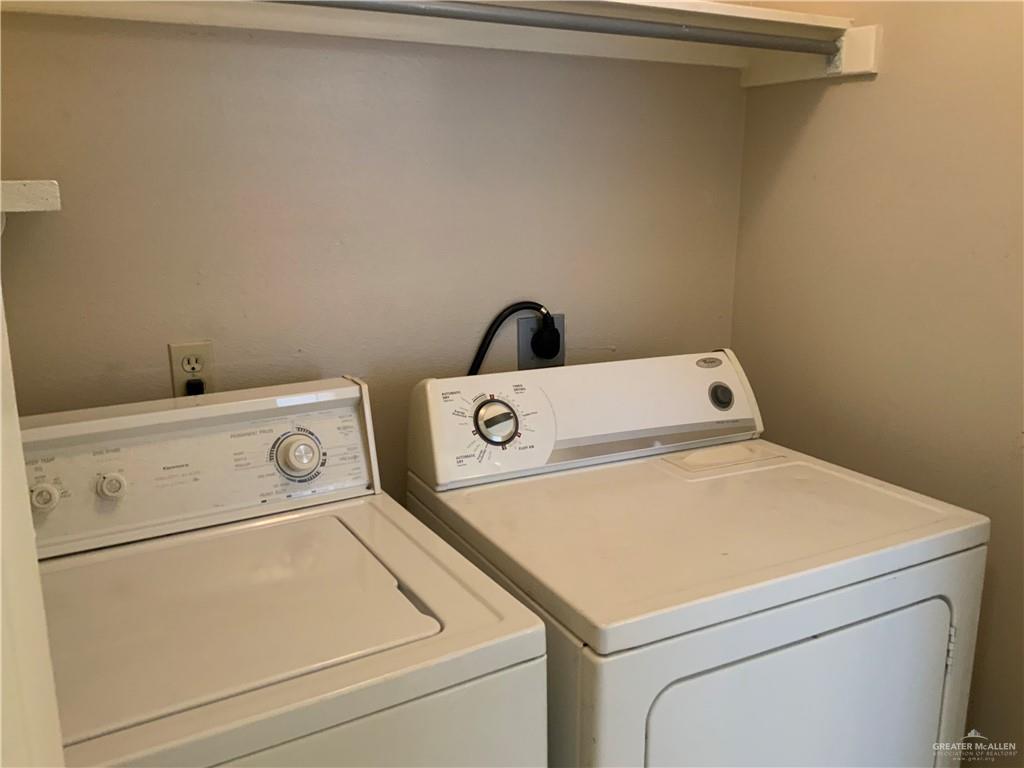 808 West Bronze Avenue, Unit B Pharr, TX 78577 - Photo 10 of 20 a utility room with dryer and washer