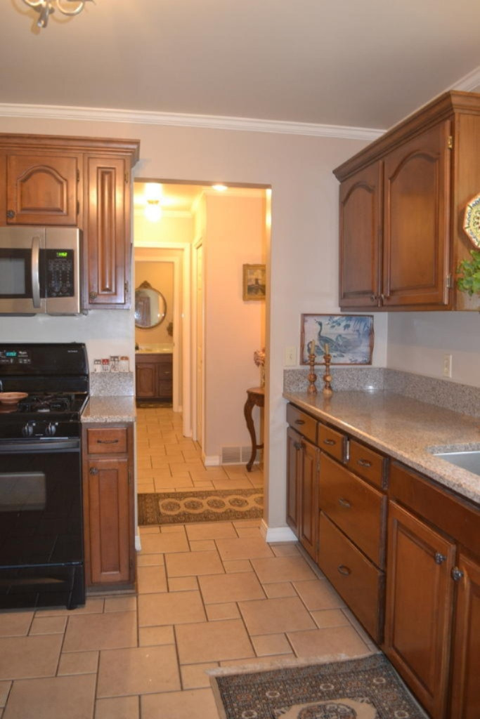 15997 Green Briar Road Three Rivers, MI 49093 - Photo 11 of 29 11BackHall