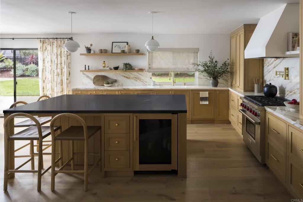710 Edelweiss Lane Encinitas, CA 92024 - Photo 2 of 32 a kitchen with a table and chairs in it
