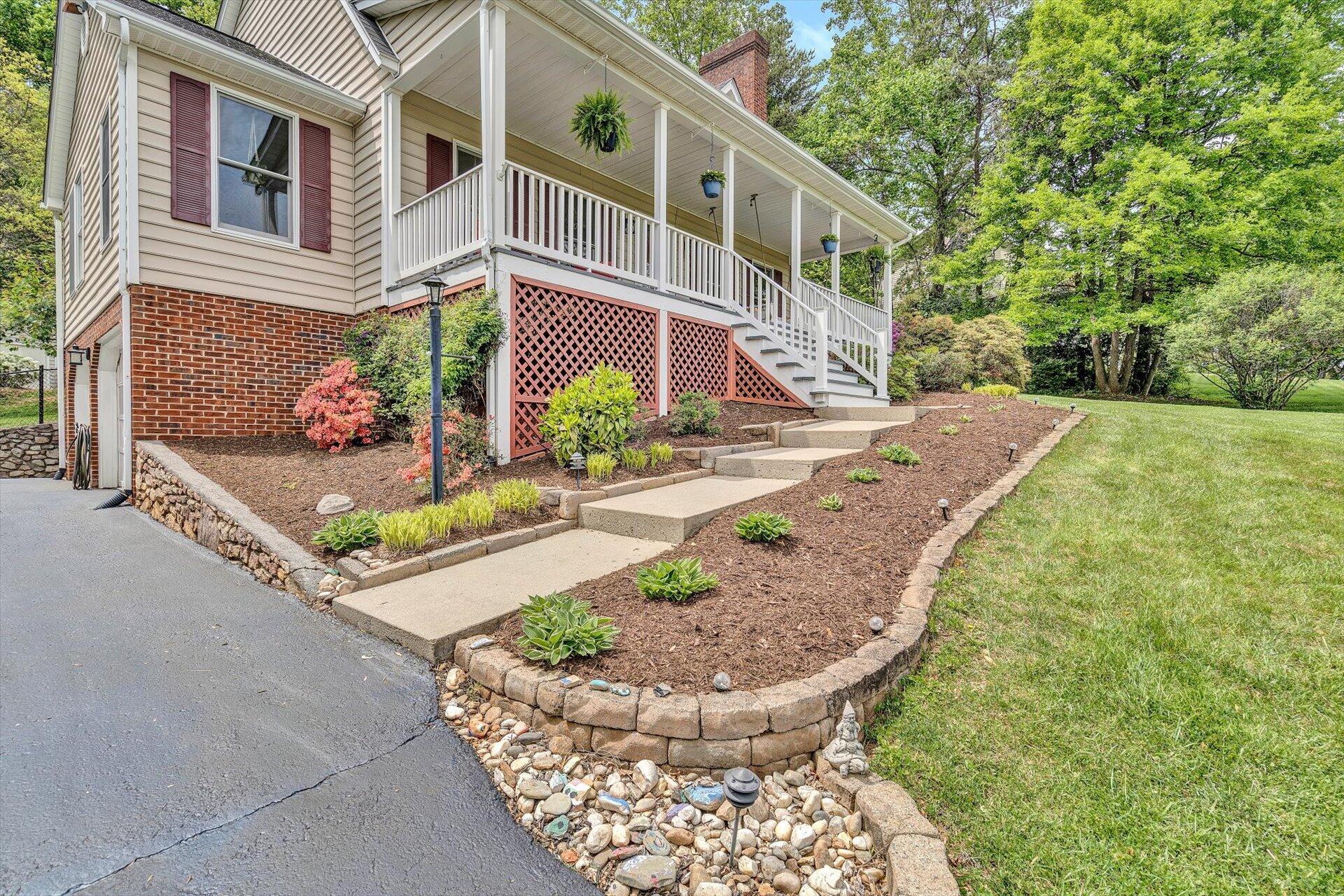 610 Winesap Road Roanoke, VA 24019 - Photo 5 of 68 05-042520230054