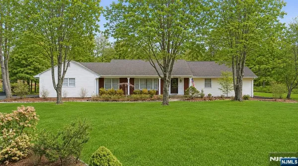 $999,999 | 23 Jan River Drive, Upper Saddle River, NJ 07458