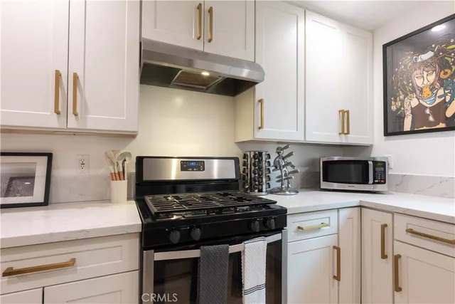 $1,324,999 | 6029 Eleanor Avenue, Hollywood, CA 90038