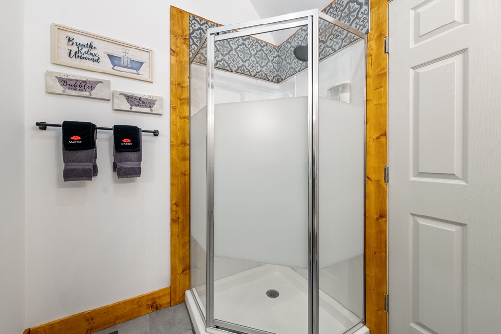 750 Laurel Circle Blue Ridge, GA 30513 - Photo 43 of 62 a bathroom with a shower