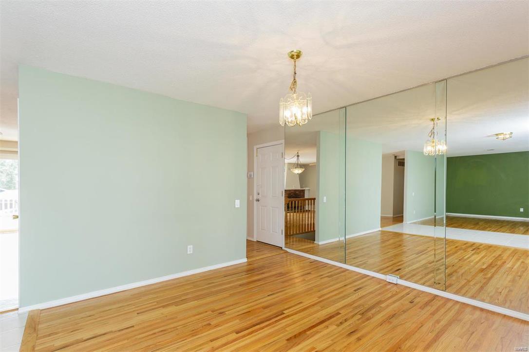 1752 Craig Road St. Louis, MO 63146 - Photo 3 of 64 Gallery Image 3