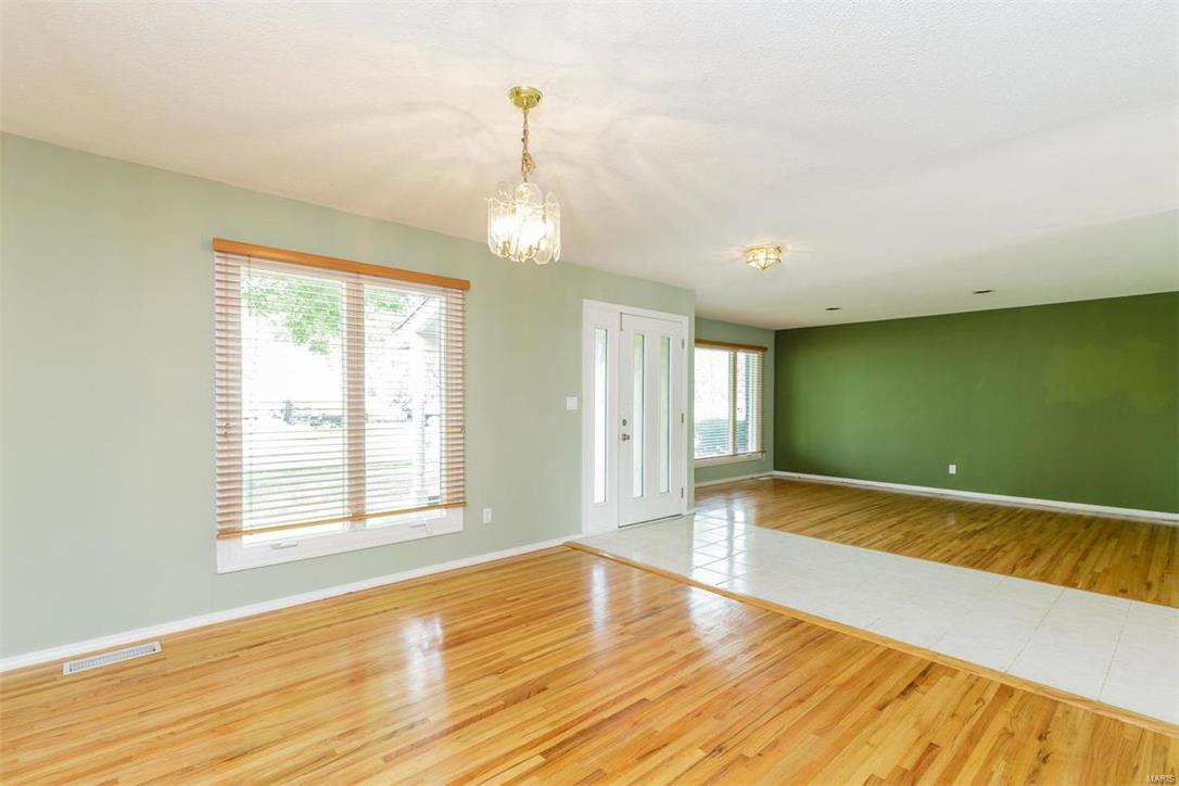 1752 Craig Road St. Louis, MO 63146 - Photo 5 of 64 Gallery Image 5