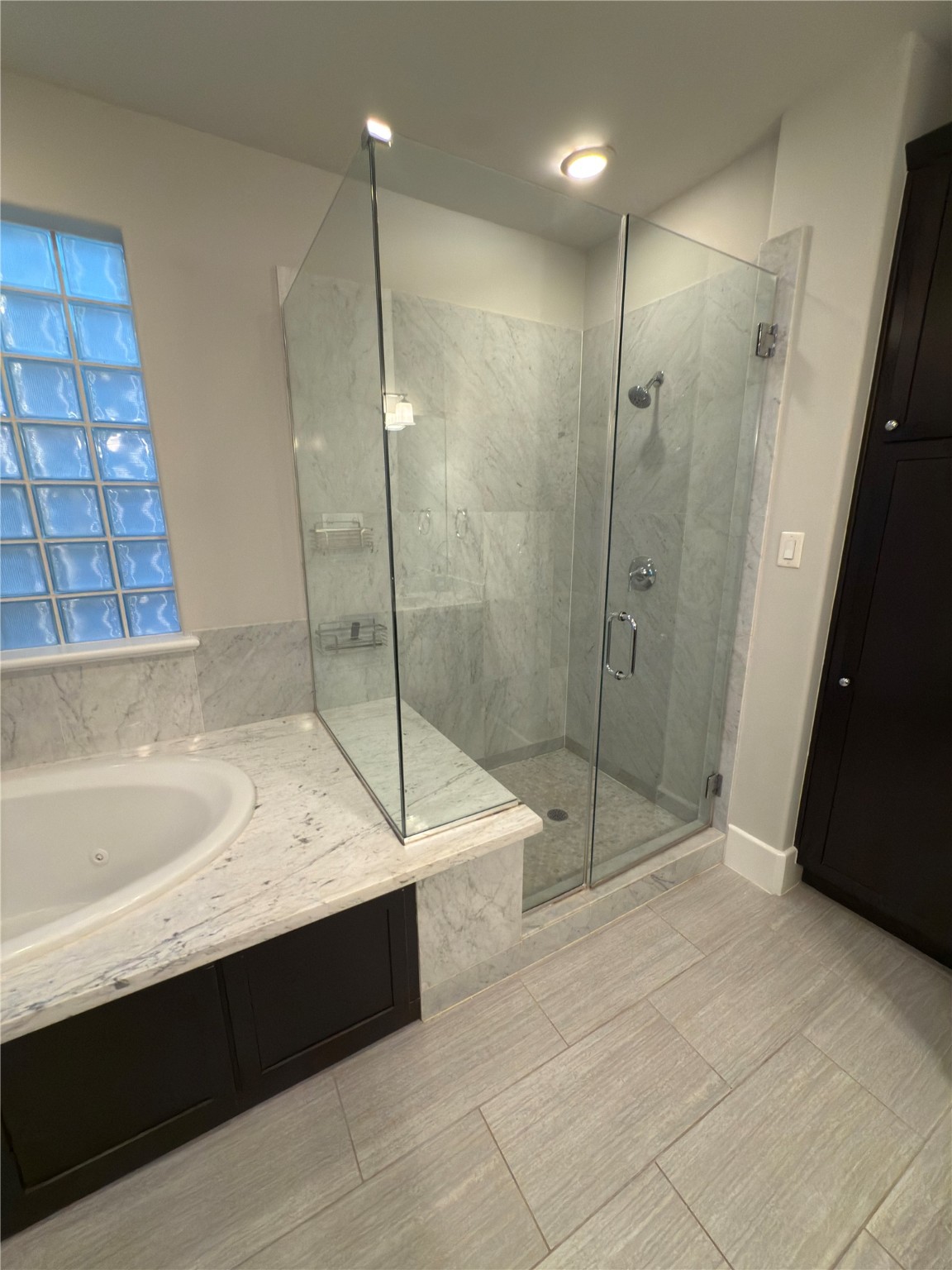 5640 Larkin Street Houston, TX 77007 - Photo 21 of 36 Primary Bath