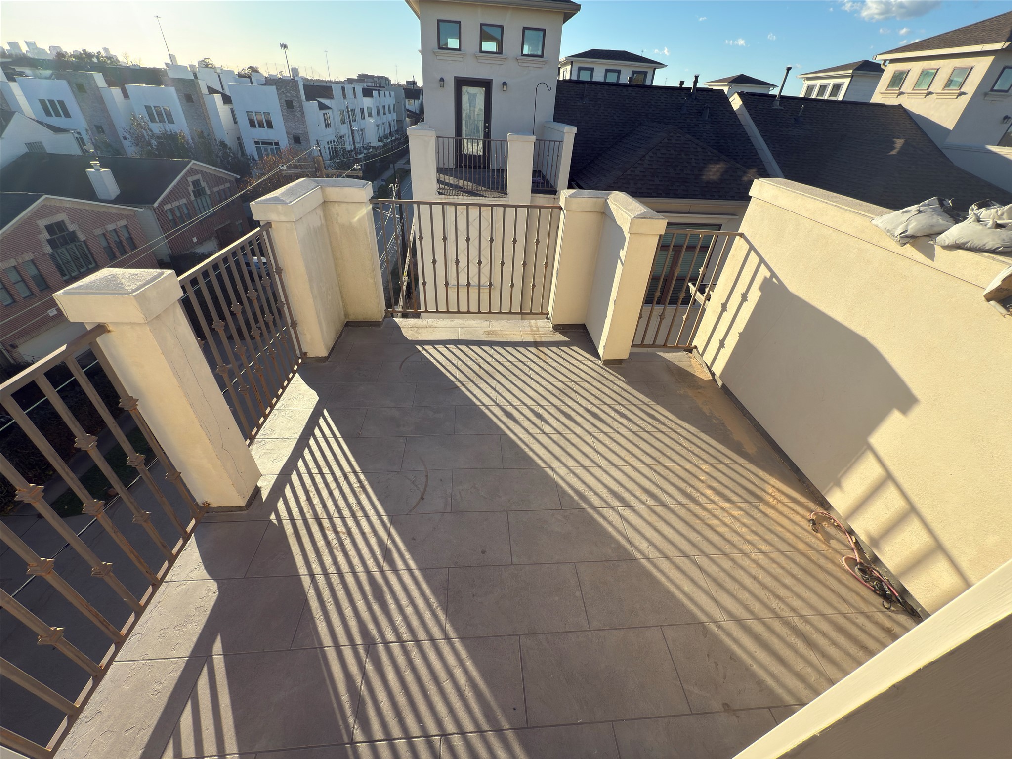 5640 Larkin Street Houston, TX 77007 - Photo 27 of 36 Rooftop Terrace downtown and galleria view