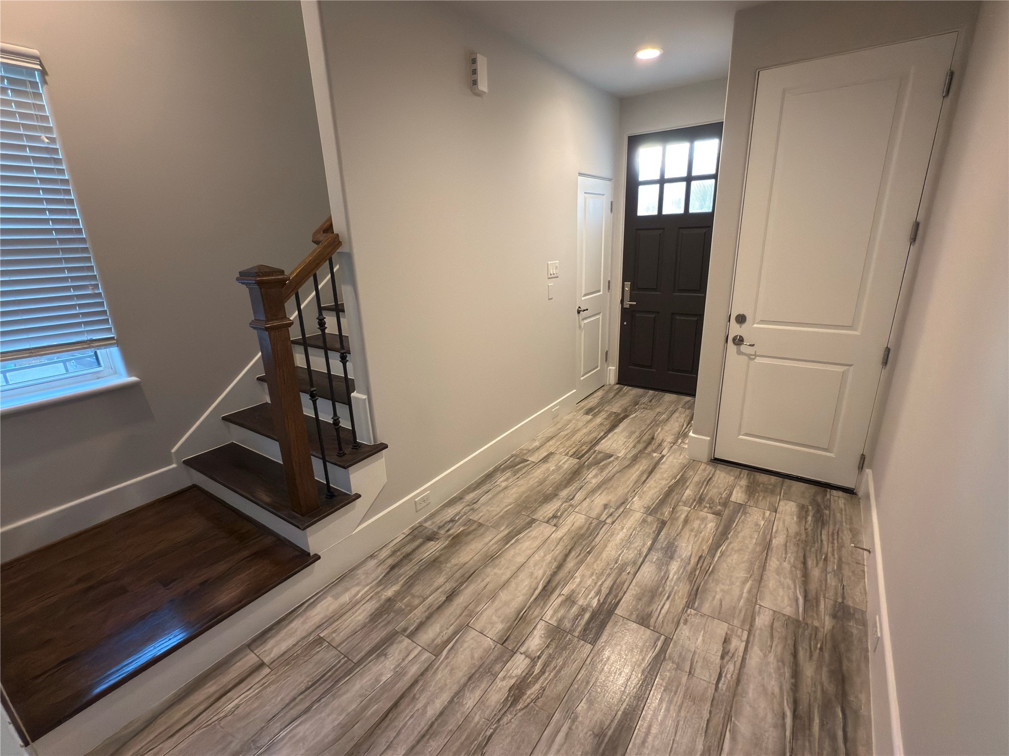 5640 Larkin Street Houston, TX 77007 - Photo 32 of 36 wooden floor in an empty room with a window