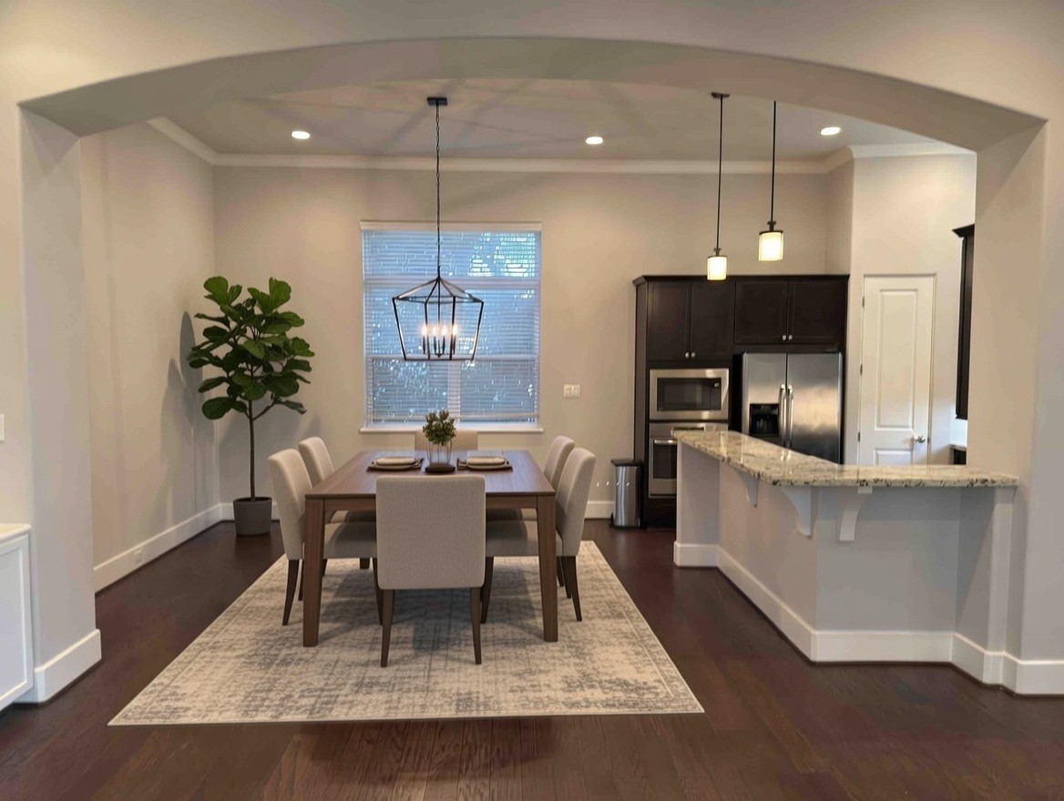 5640 Larkin Street Houston, TX 77007 - Photo 4 of 36 a view of a dining room with furniture
