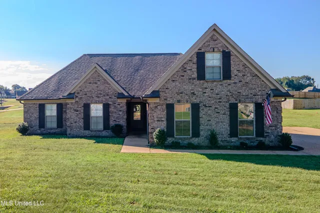$319,900 | 310 Rocky Crk Drive, Senatobia, MS 38668