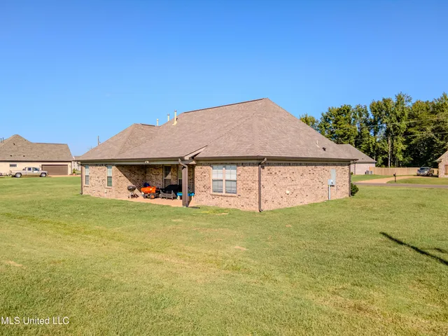 $319,900 | 310 Rocky Crk Drive, Senatobia, MS 38668