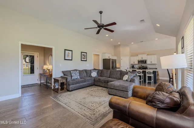 $319,900 | 310 Rocky Crk Drive, Senatobia, MS 38668