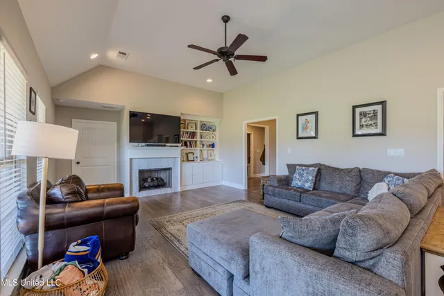 $319,900 | 310 Rocky Crk Drive, Senatobia, MS 38668