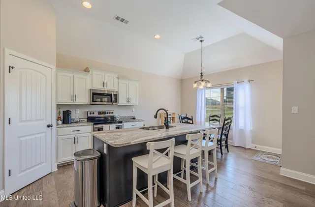 $319,900 | 310 Rocky Crk Drive, Senatobia, MS 38668