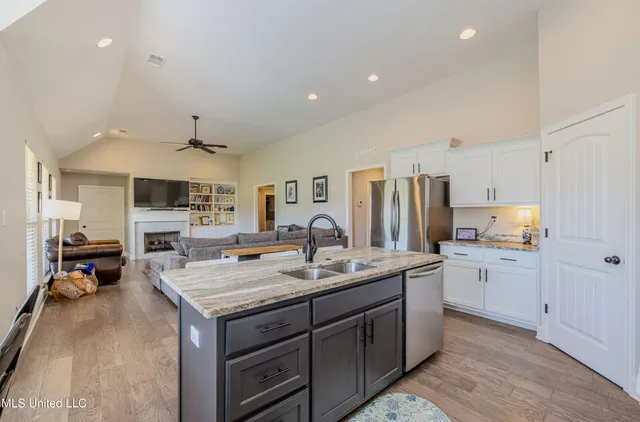 $319,900 | 310 Rocky Crk Drive, Senatobia, MS 38668