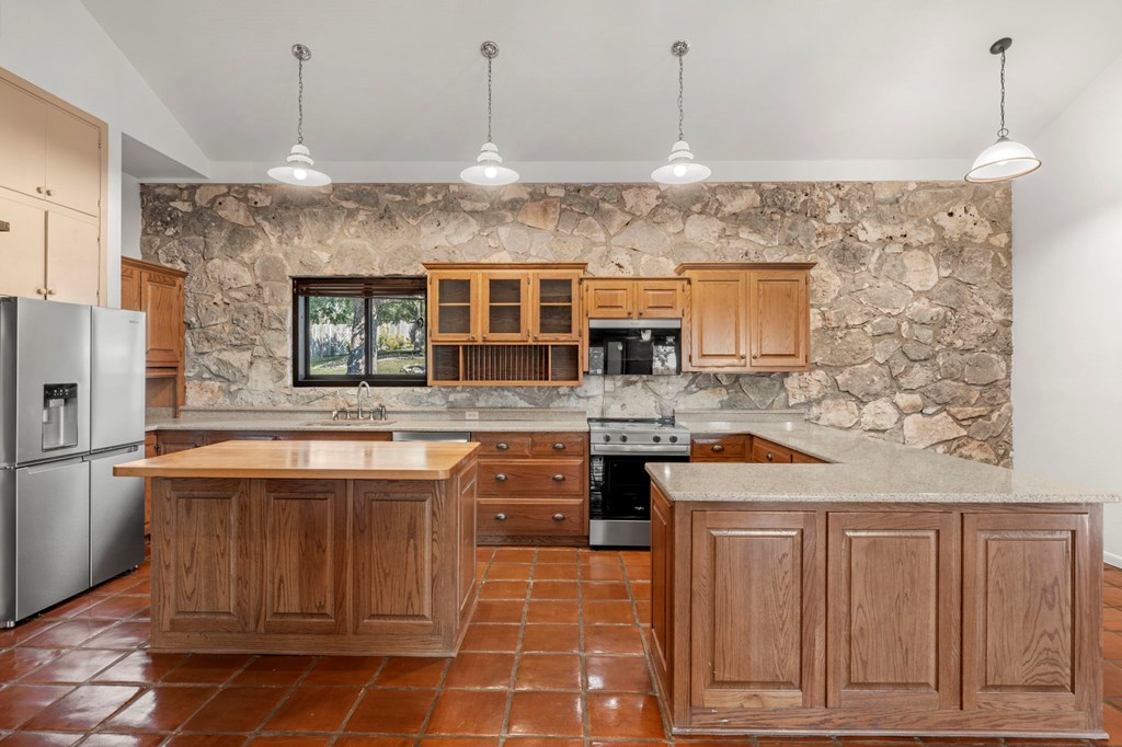 2000 Calcote Road Kerrville, TX 78028 - Photo 17 of 85 Gallery Image 17