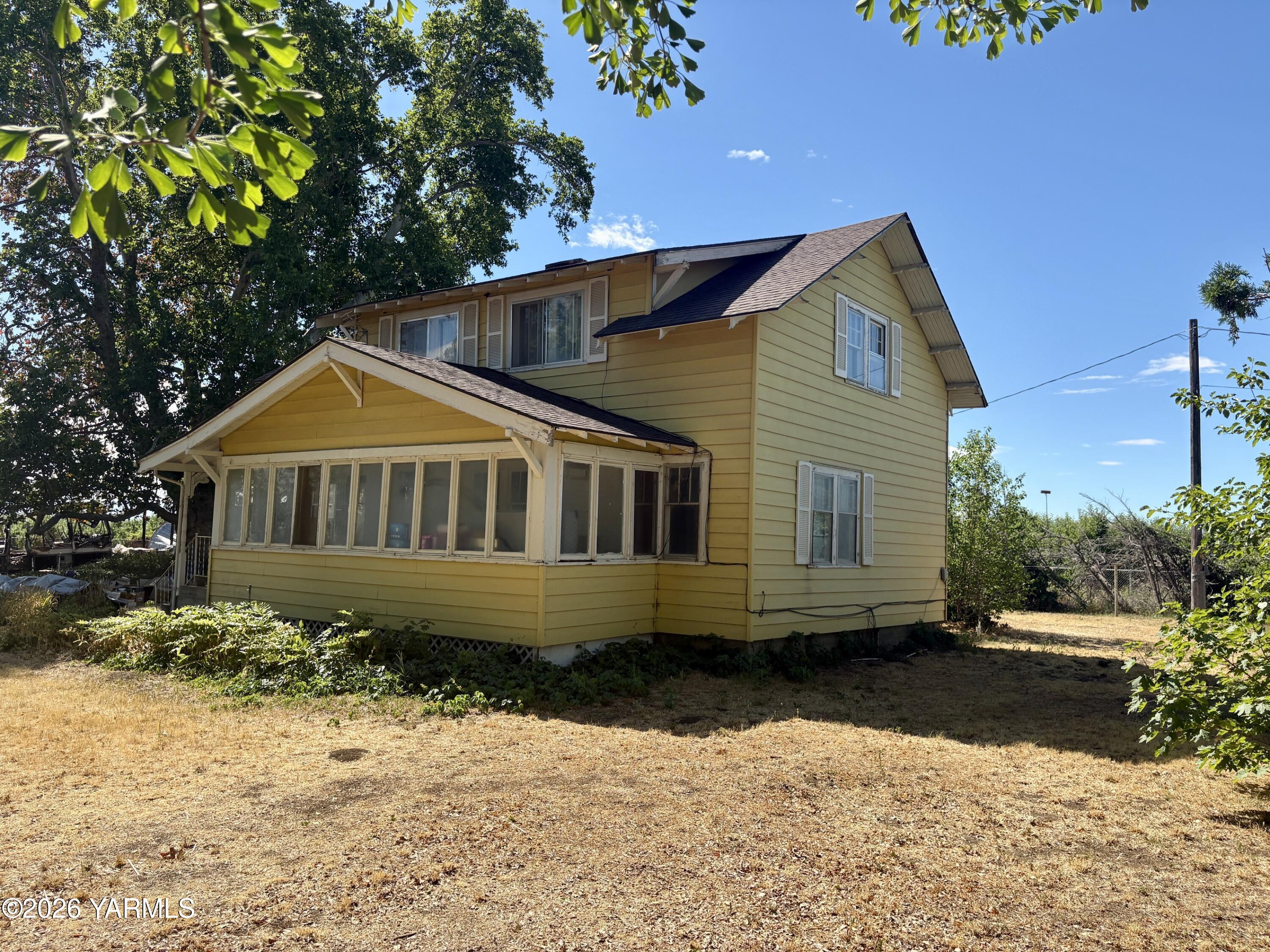 2870 Progressive Road Wapato, WA 98951 - Photo 4 of 32 Front/Side of Home