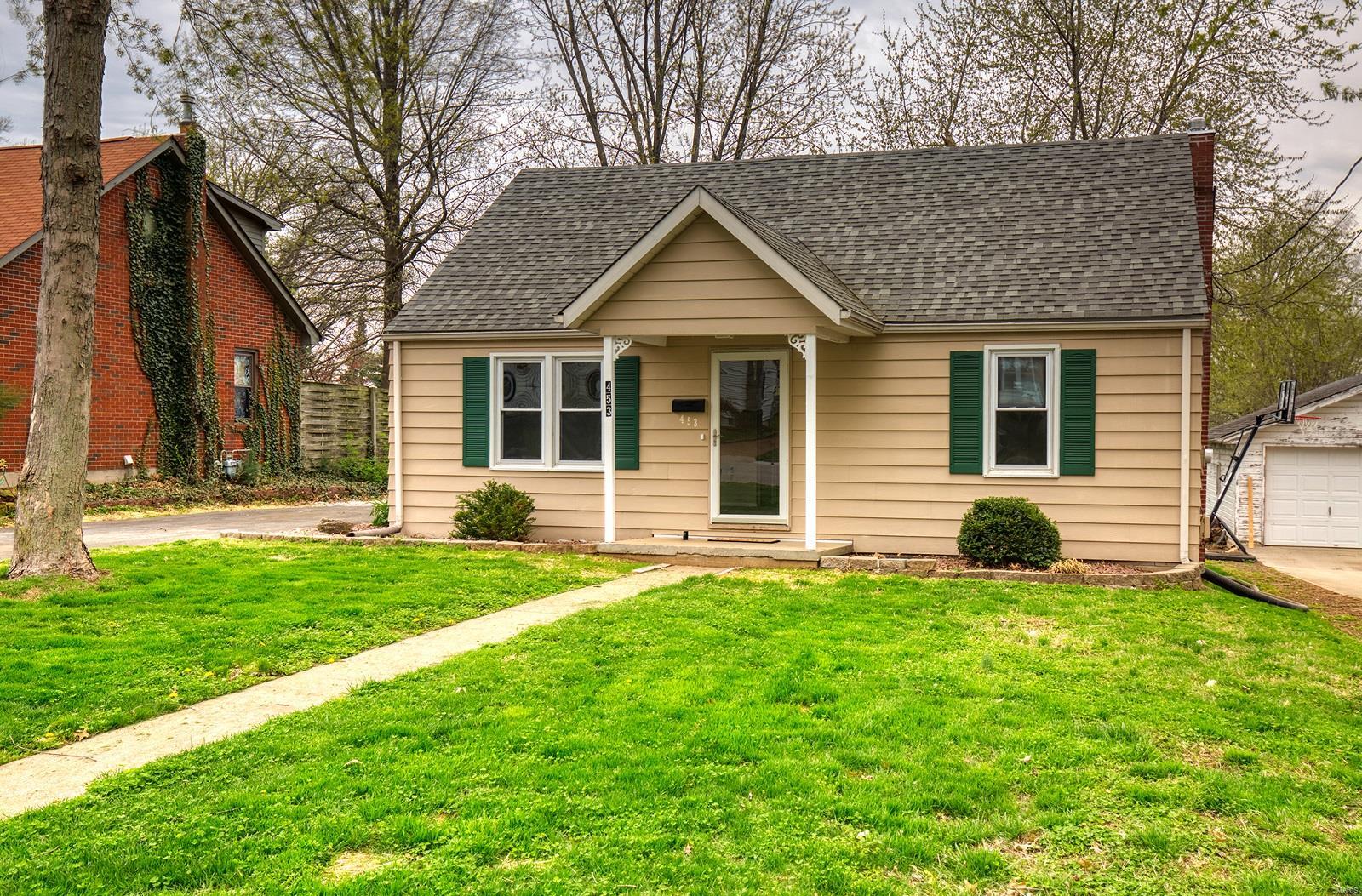 453 North Library Street Waterloo, IL 62298 - Photo 1 of 33