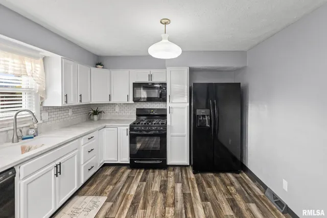 $164,000 | 628 Sara Drive, Centralia, IL 62801