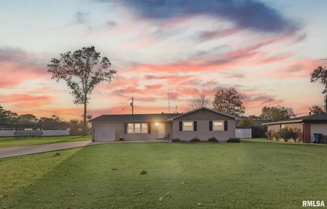 $164,000 | 628 Sara Drive, Centralia, IL 62801