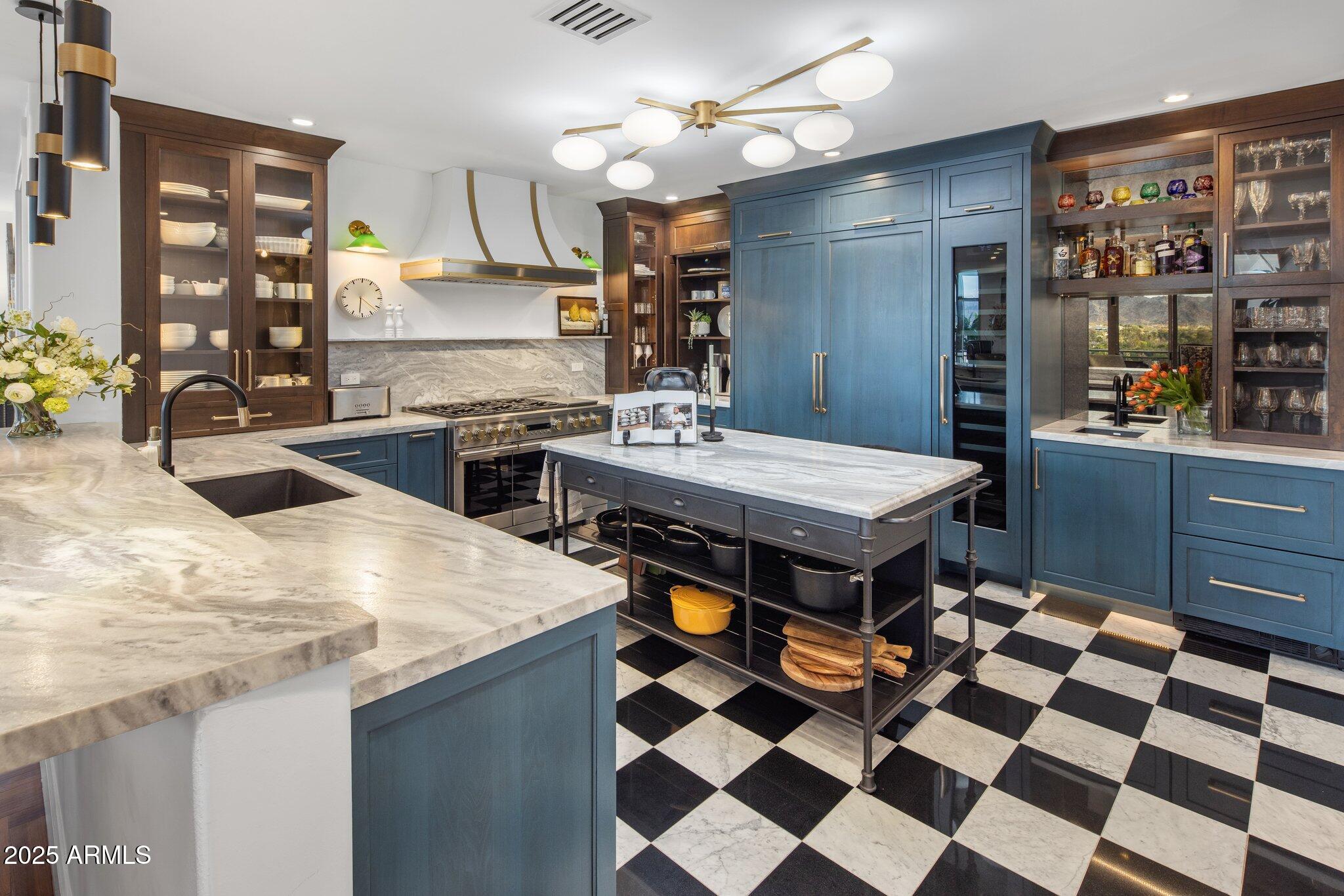 2211 East Camelback Road, Unit 902 Phoenix, AZ 85016 - Photo 12 of 37 a kitchen with a stove a sink and a refrigerator