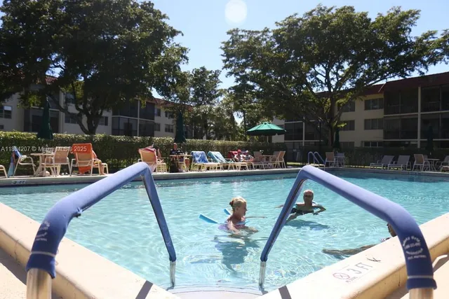 $1,800 | 8962 South Hollybrook Boulevard, Unit 202, Pembroke Pines, FL 33025