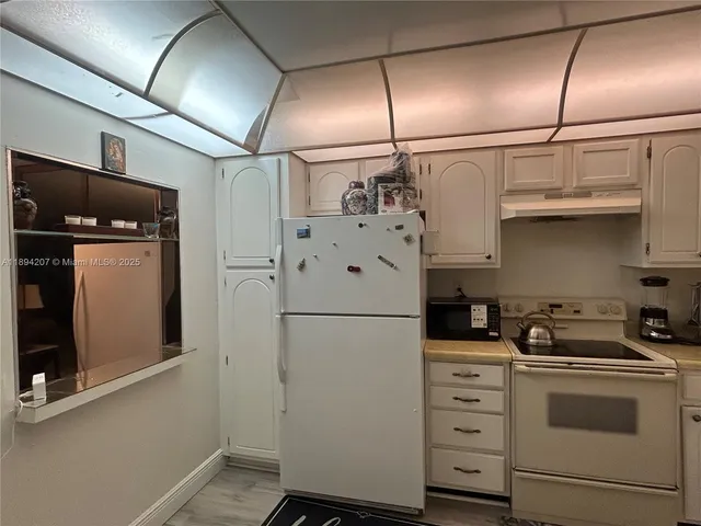 $1,800 | 8962 South Hollybrook Boulevard, Unit 202, Pembroke Pines, FL 33025