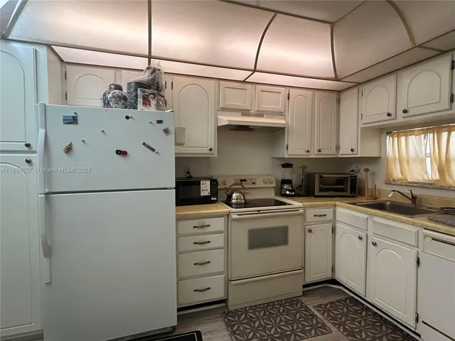 $1,800 | 8962 South Hollybrook Boulevard, Unit 202, Pembroke Pines, FL 33025