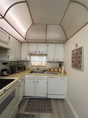 $1,800 | 8962 South Hollybrook Boulevard, Unit 202, Pembroke Pines, FL 33025