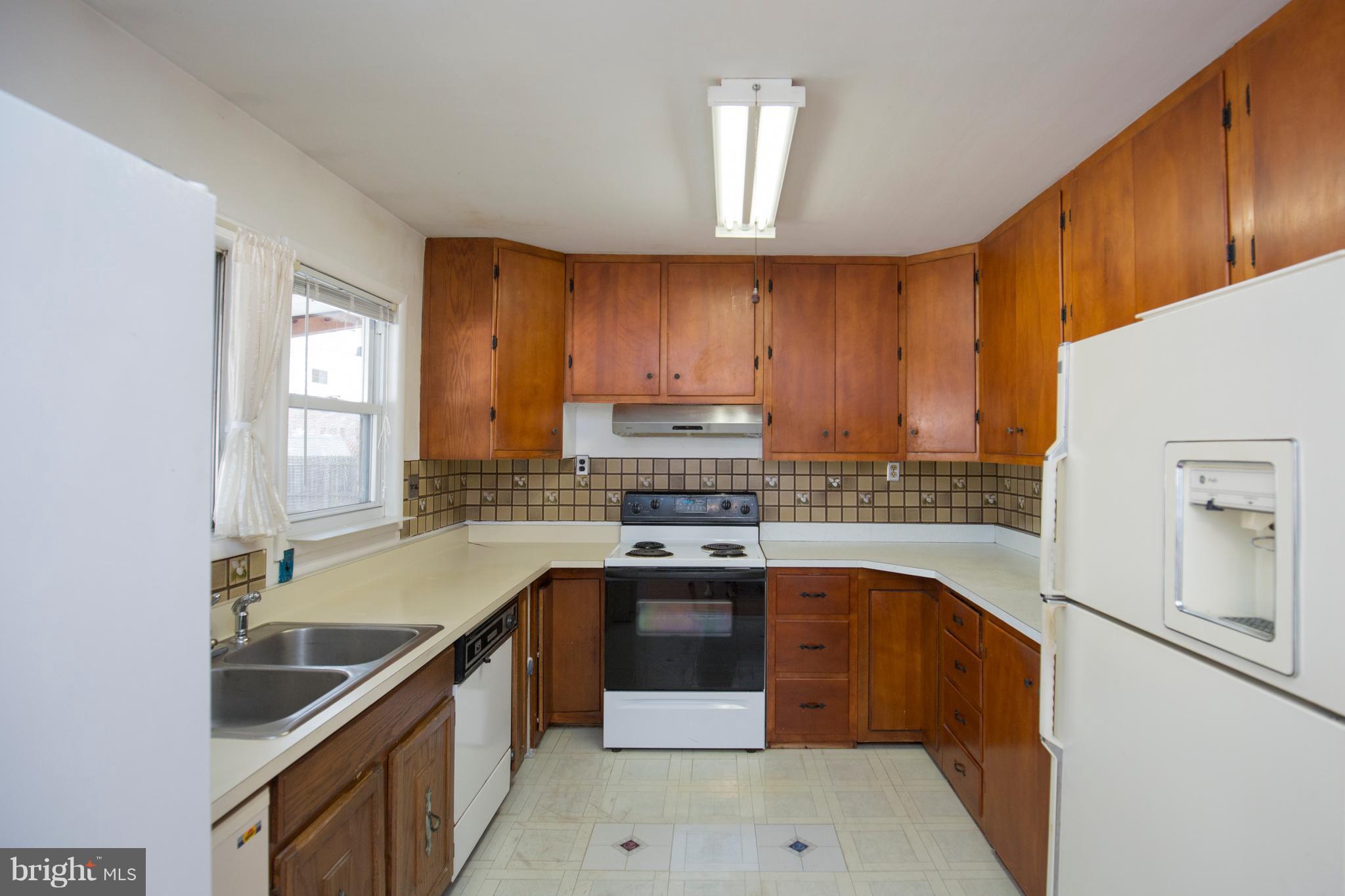 210 Ridgely Road Glen Burnie, MD 21061 - Photo 3 of 25 Kitchen