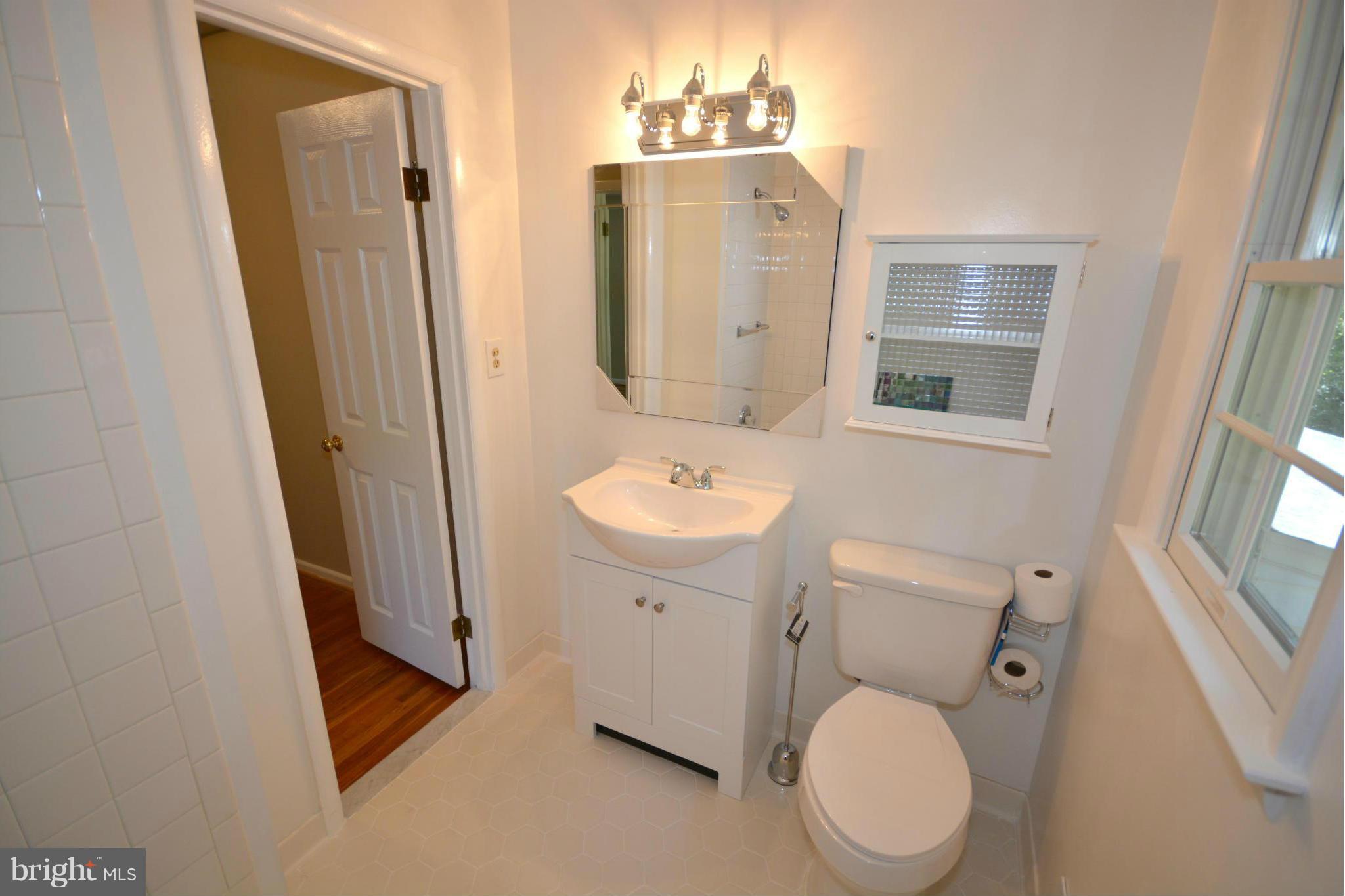 2500 Londonderry Road Alexandria, VA 22308 - Photo 14 of 30 Bath