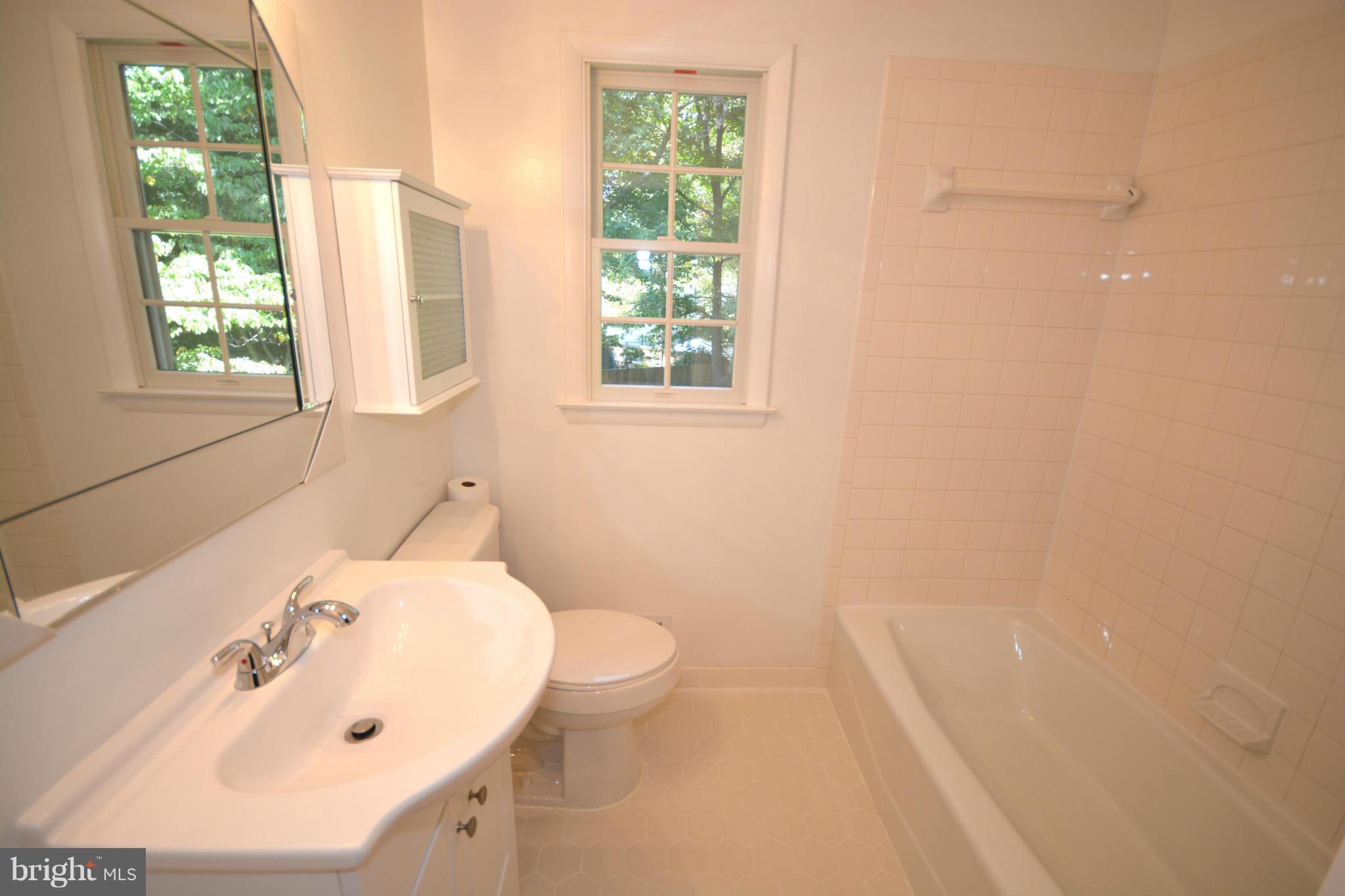 2500 Londonderry Road Alexandria, VA 22308 - Photo 15 of 30 Bath