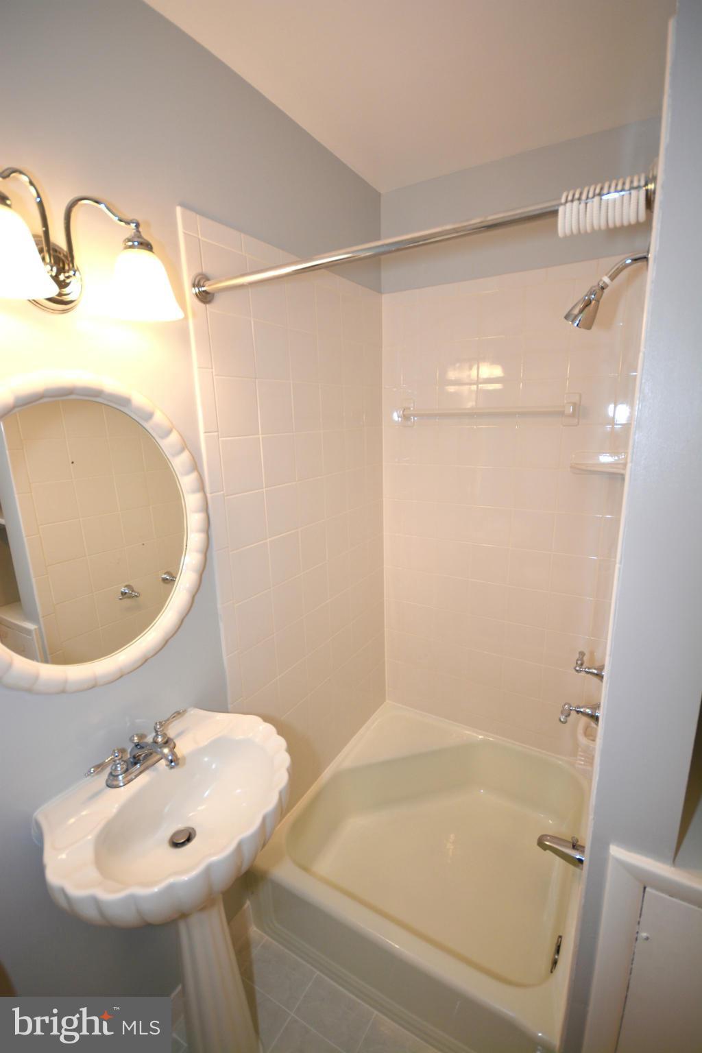 2500 Londonderry Road Alexandria, VA 22308 - Photo 17 of 30 Bath (Master)