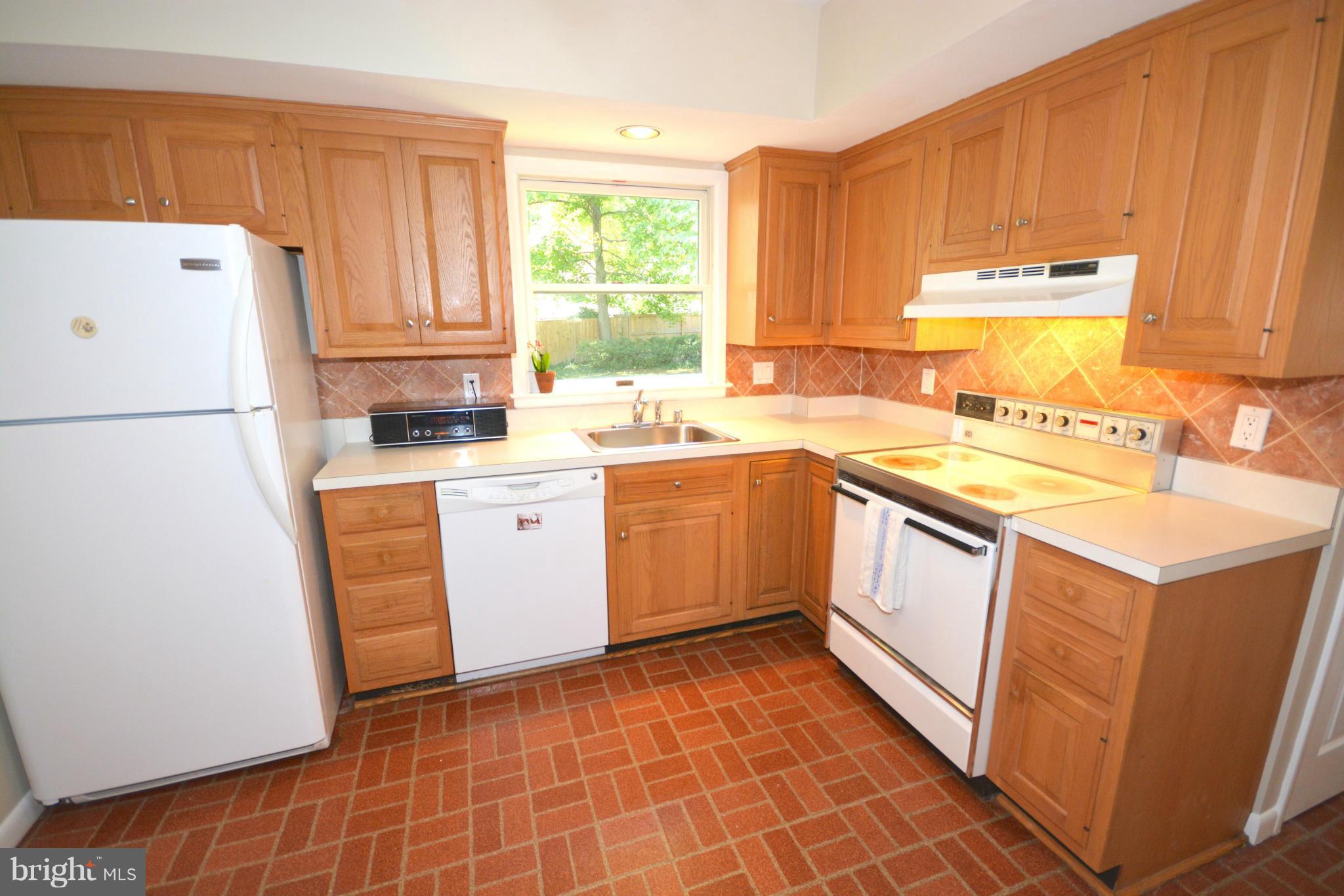 2500 Londonderry Road Alexandria, VA 22308 - Photo 6 of 30 Kitchen