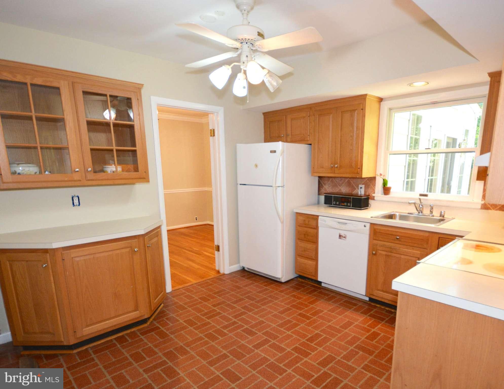 2500 Londonderry Road Alexandria, VA 22308 - Photo 7 of 30 Kitchen